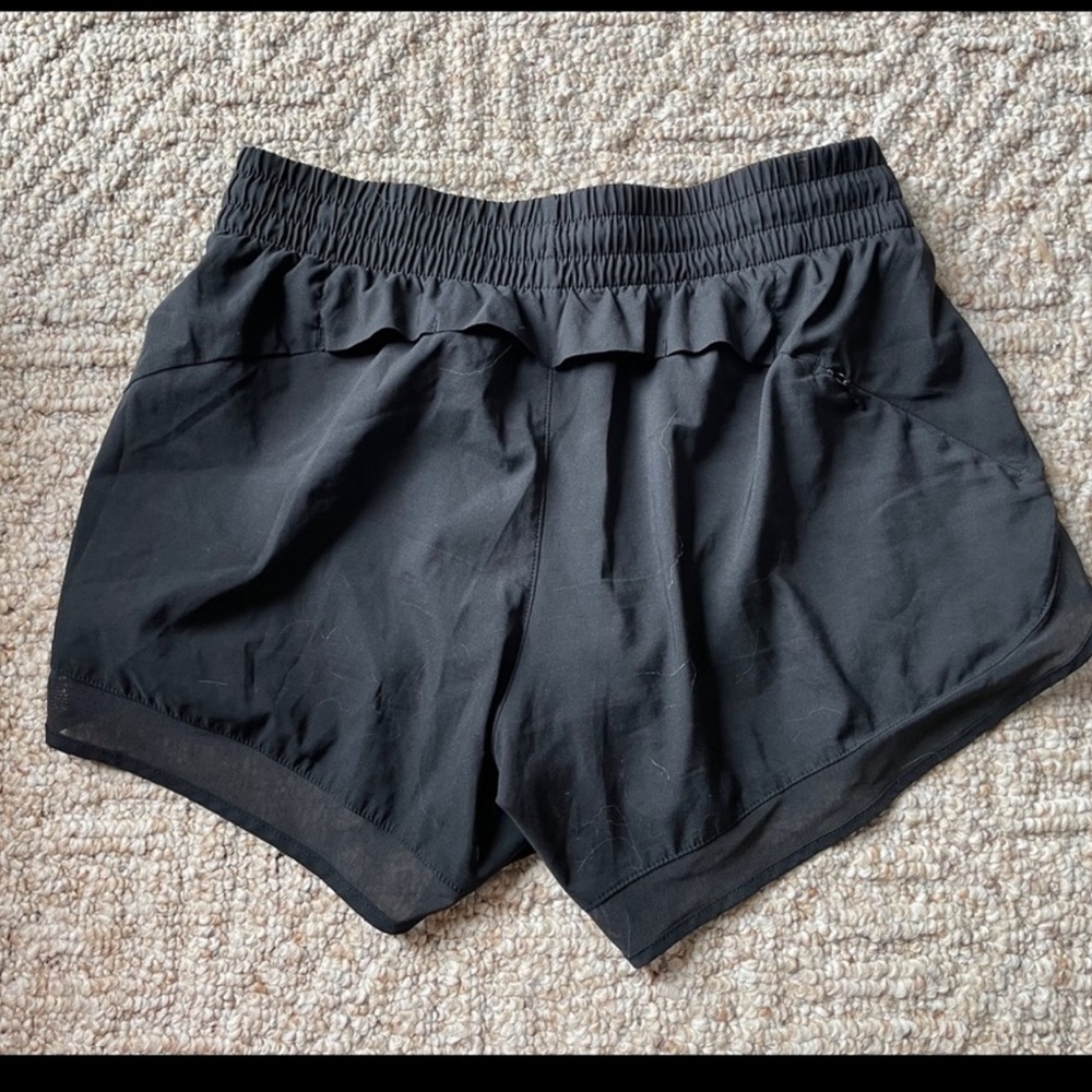 Athleta Black mesh racer run shorts 4”